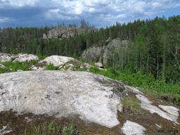 Скальный массив у Новосельских озер